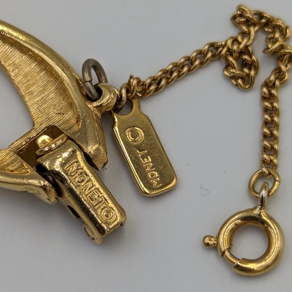 Vintage Monet Link Bracelet Cream Enamel Gold Tone Safety Chain Fold Clasp - Picture 12 of 13